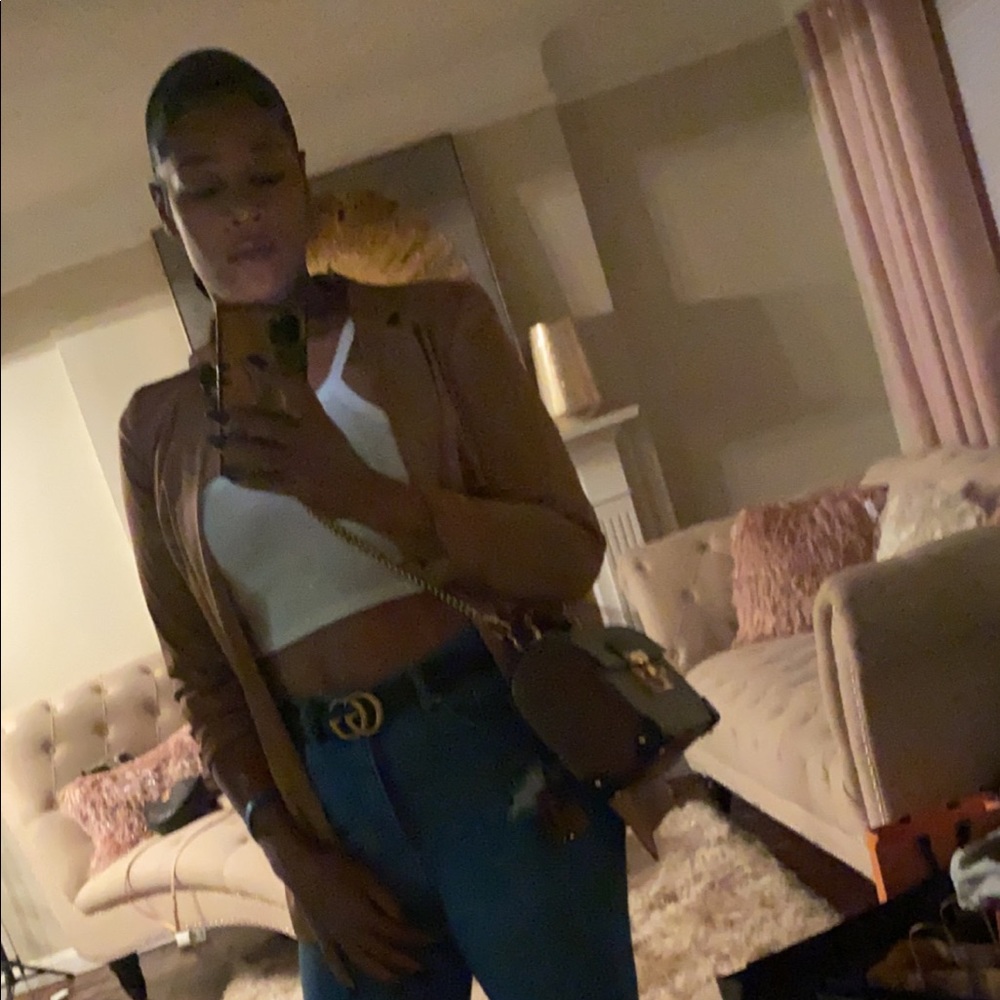 Meet your Posher, Antonese